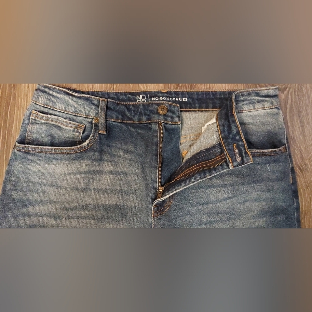 No Boundaries Dark Wash Straight Leg Jeans Busted Knee Distressed Size 15 Denim - Picture 4 of 12
